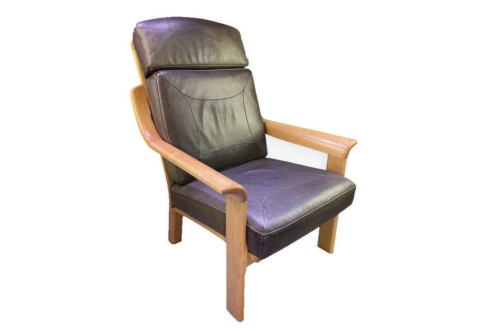Fauteuil en cuir structure bois