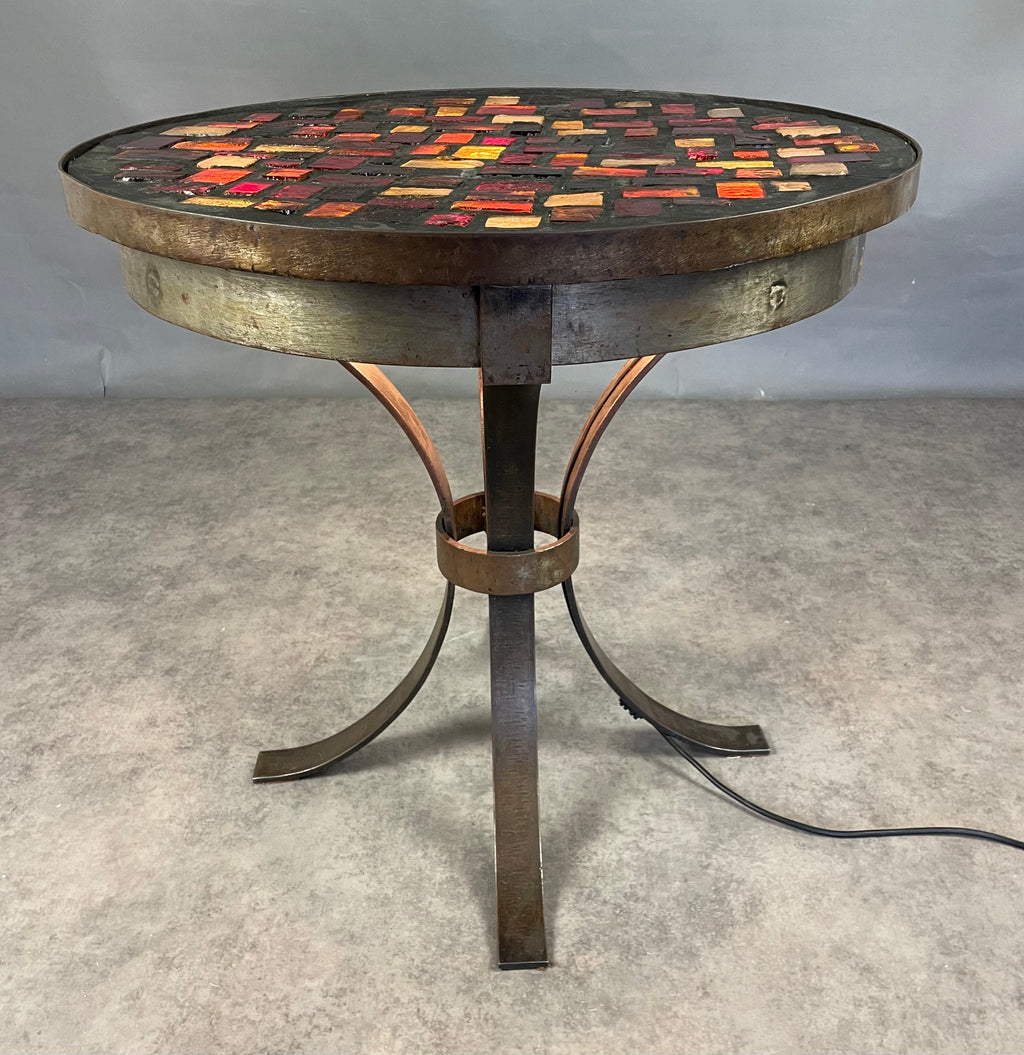 Table éclairante à carreaux de verre.