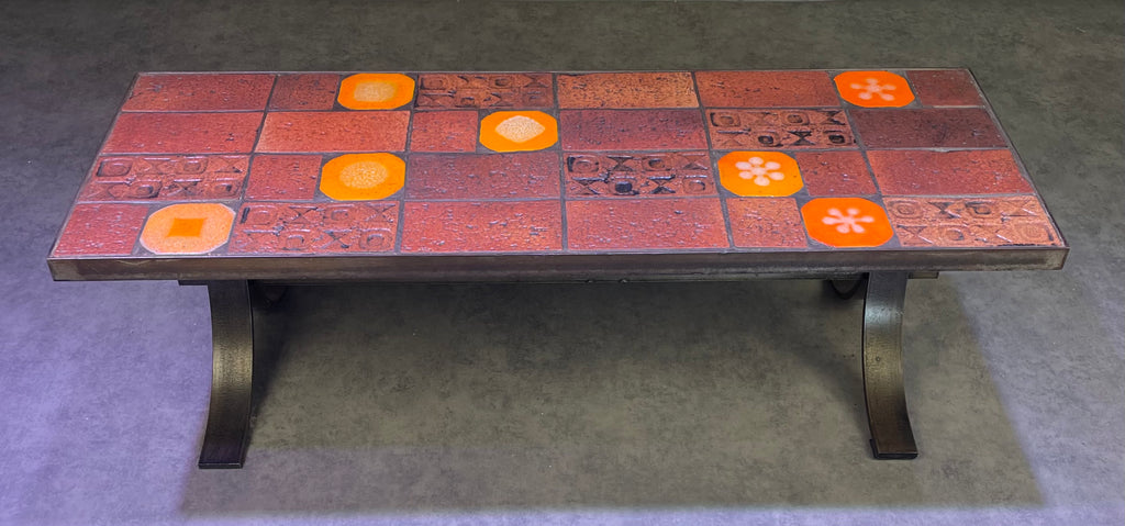 Table basse à plateau de céramiques