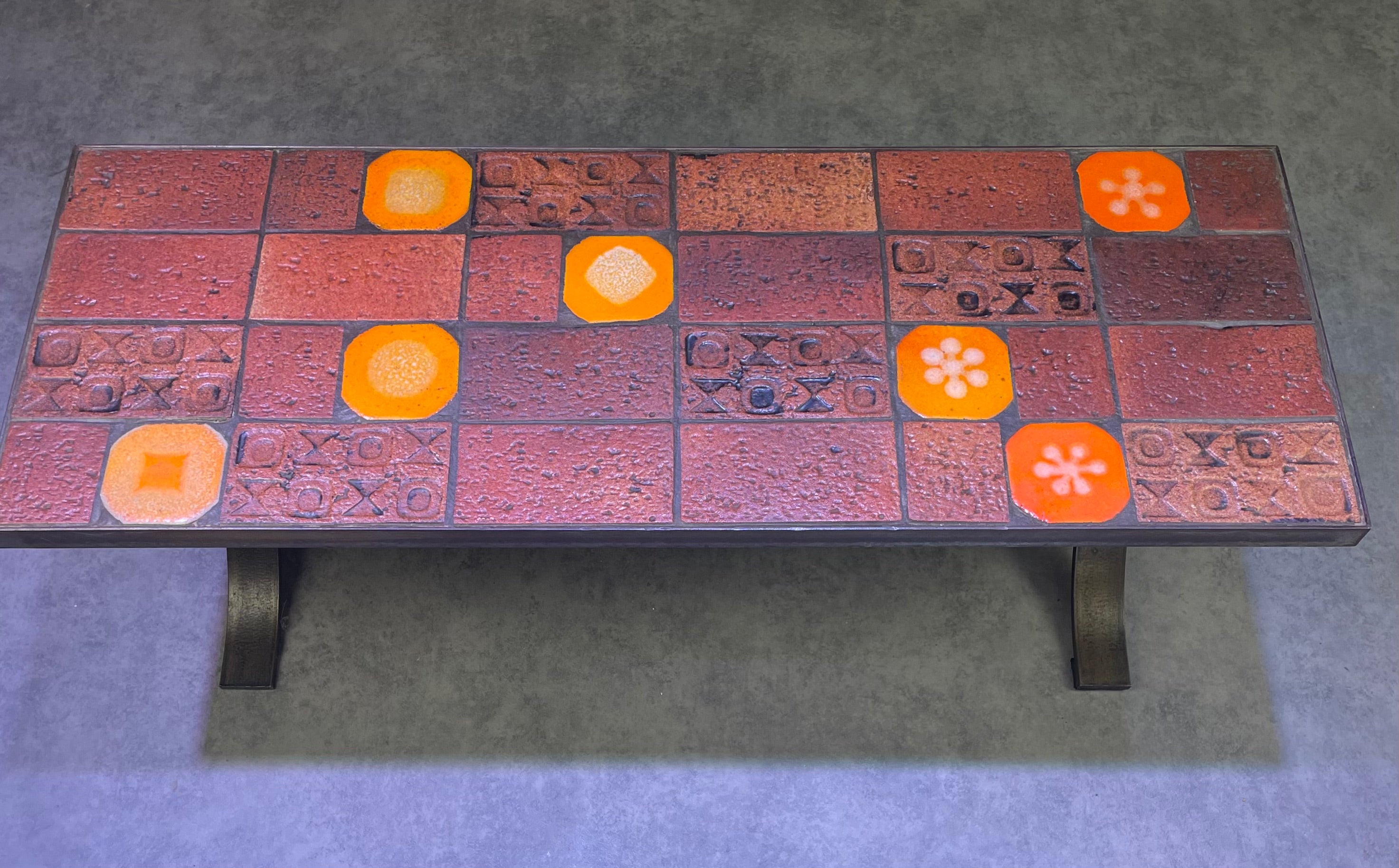 Table basse à plateau de céramiques