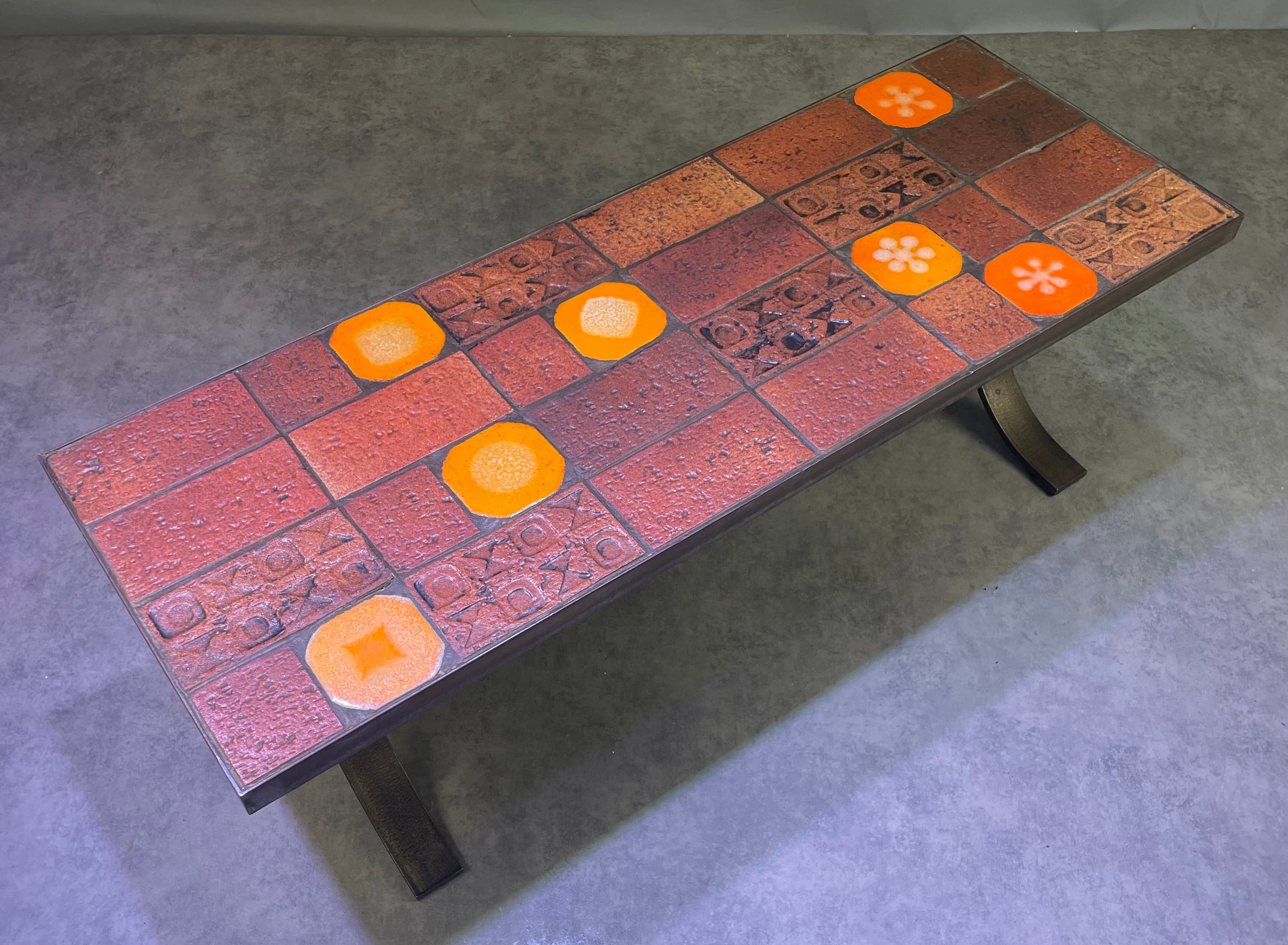 Table basse à plateau de céramiques