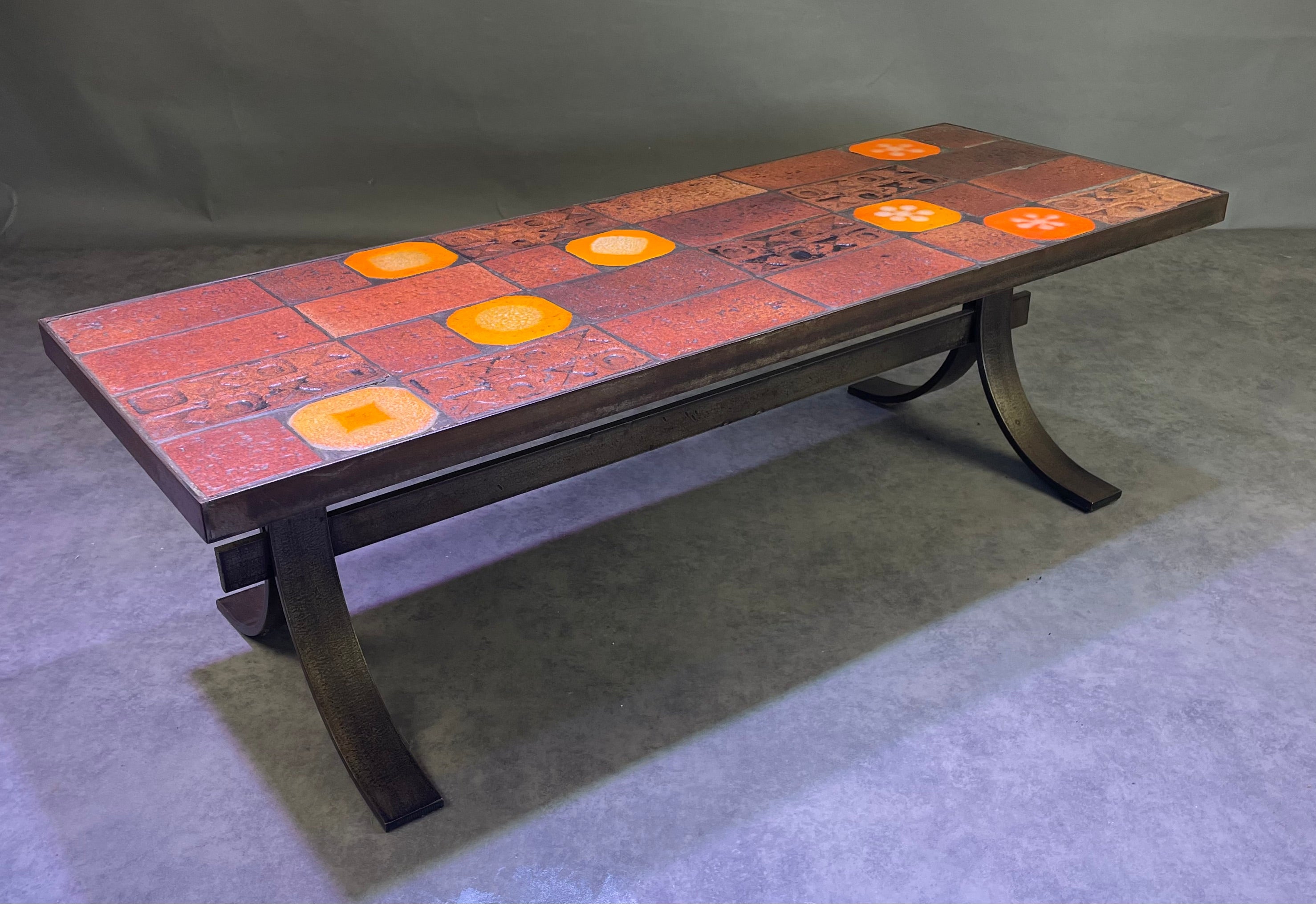 Table basse à plateau de céramiques