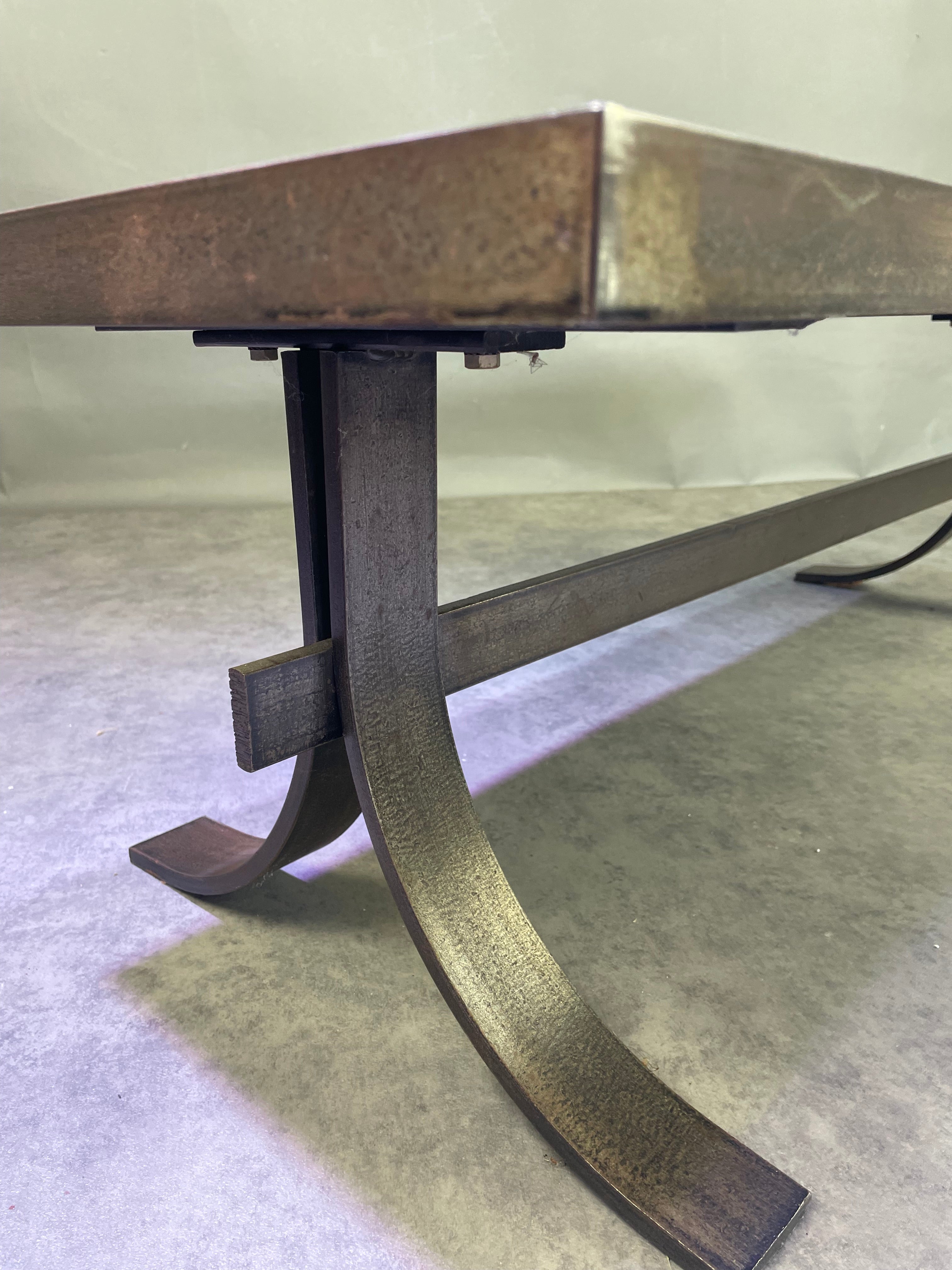 Table basse à plateau de céramiques