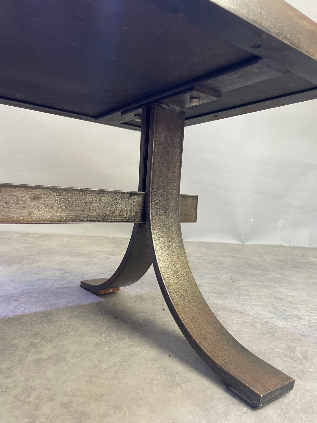 Table basse à plateau de céramiques
