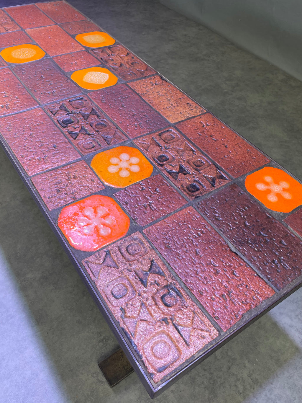 Table basse à plateau de céramiques