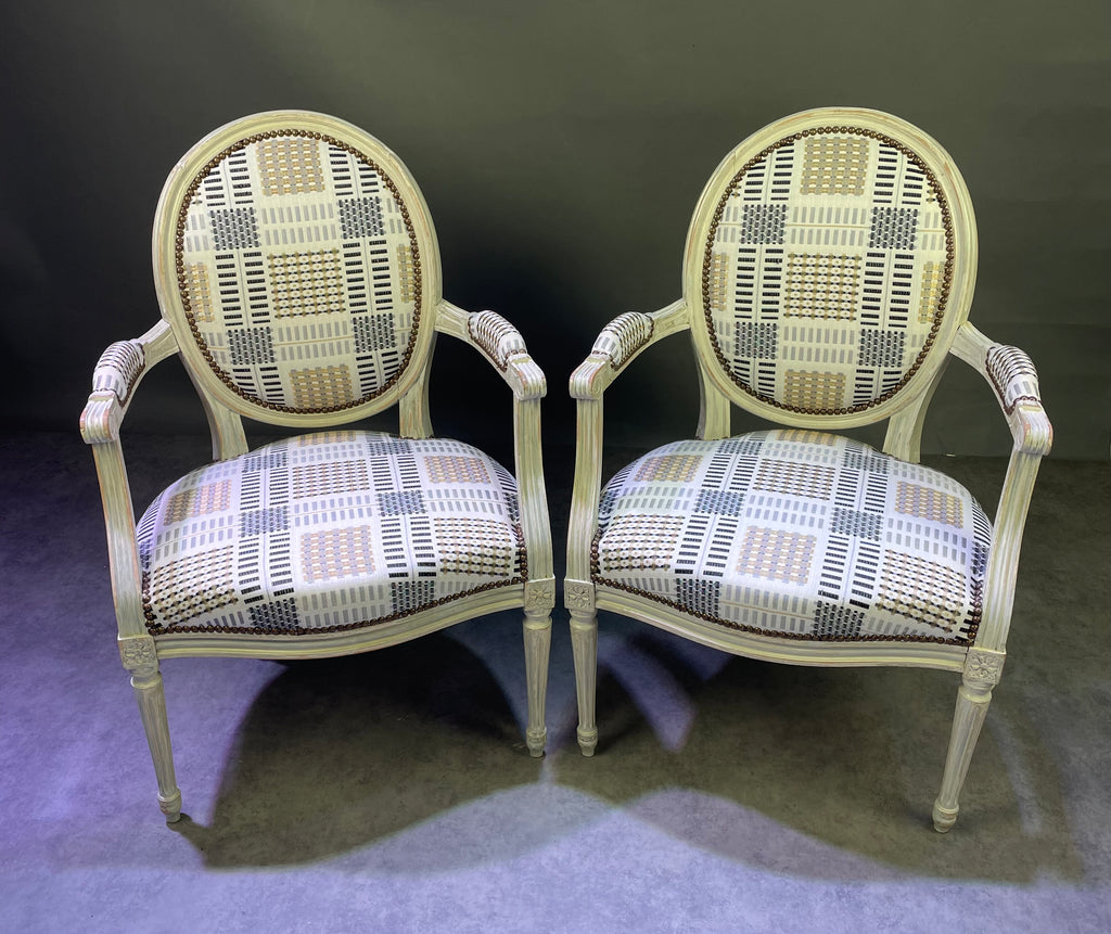 Paire de fauteuils style Louis 16