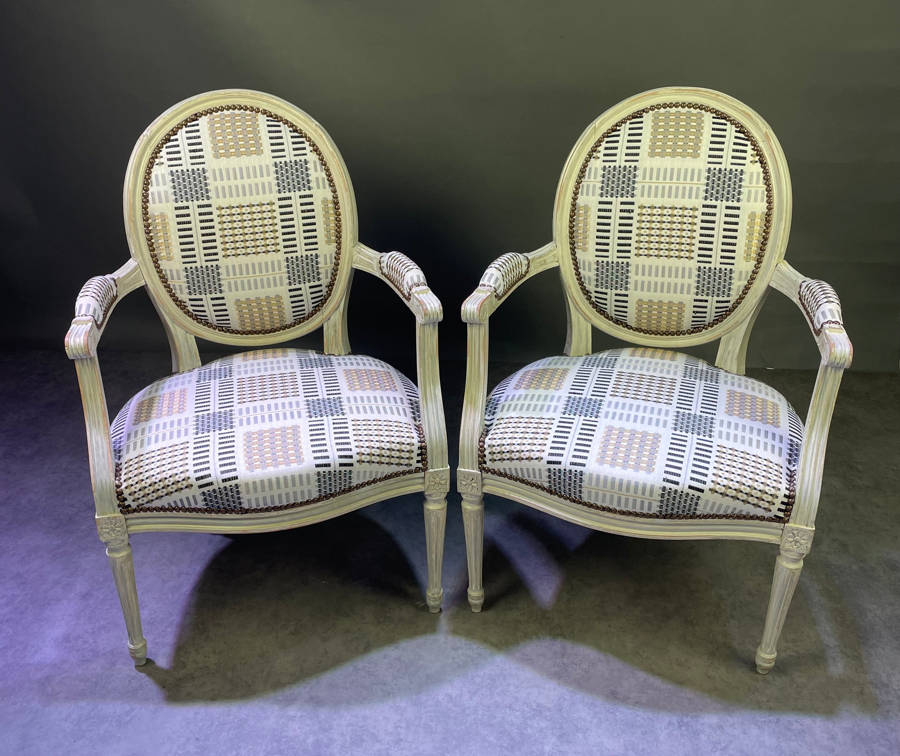 Paire de fauteuils style Louis 16