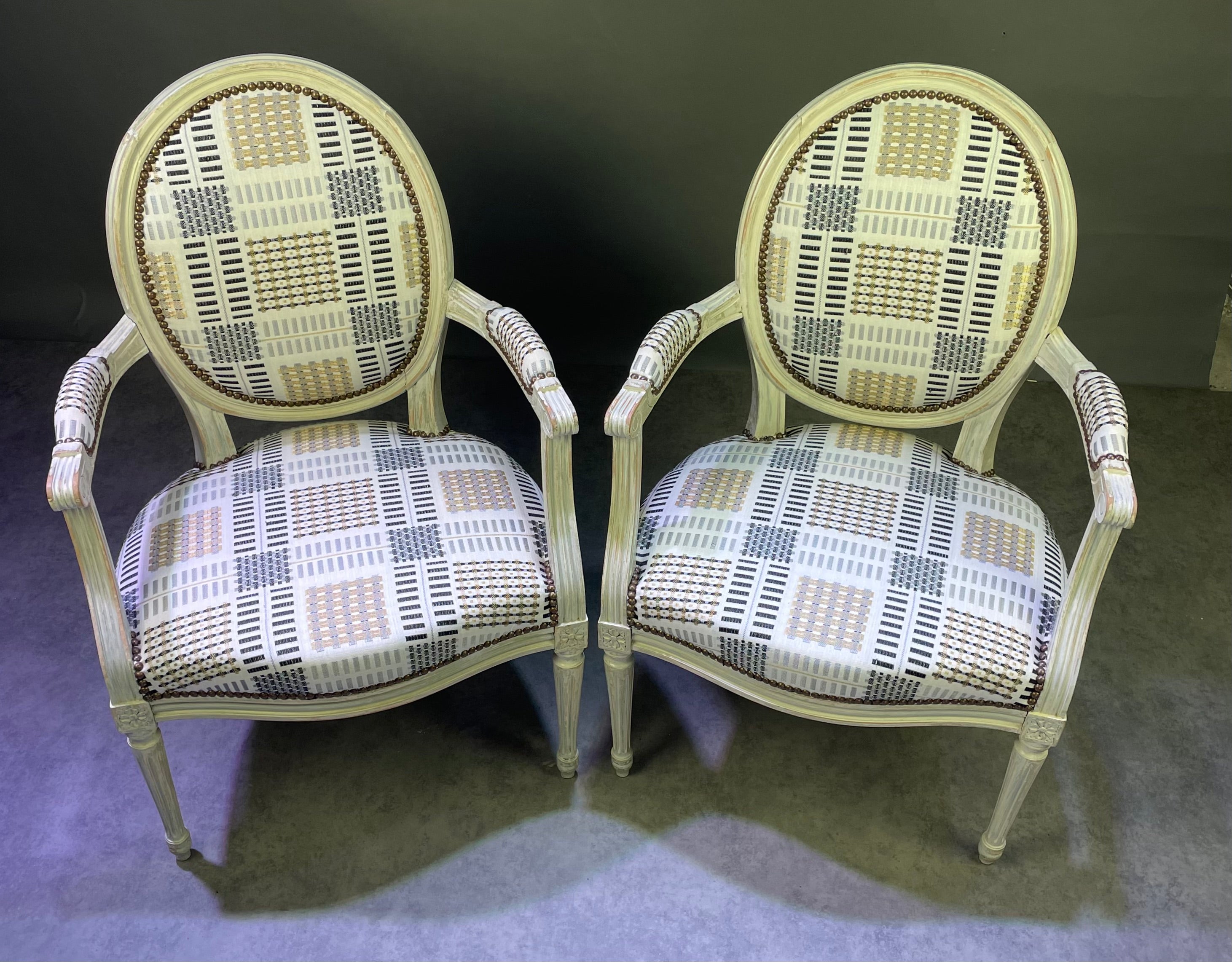 Paire de fauteuils style Louis 16