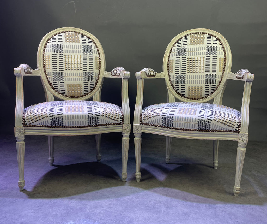 Paire de fauteuils style Louis 16