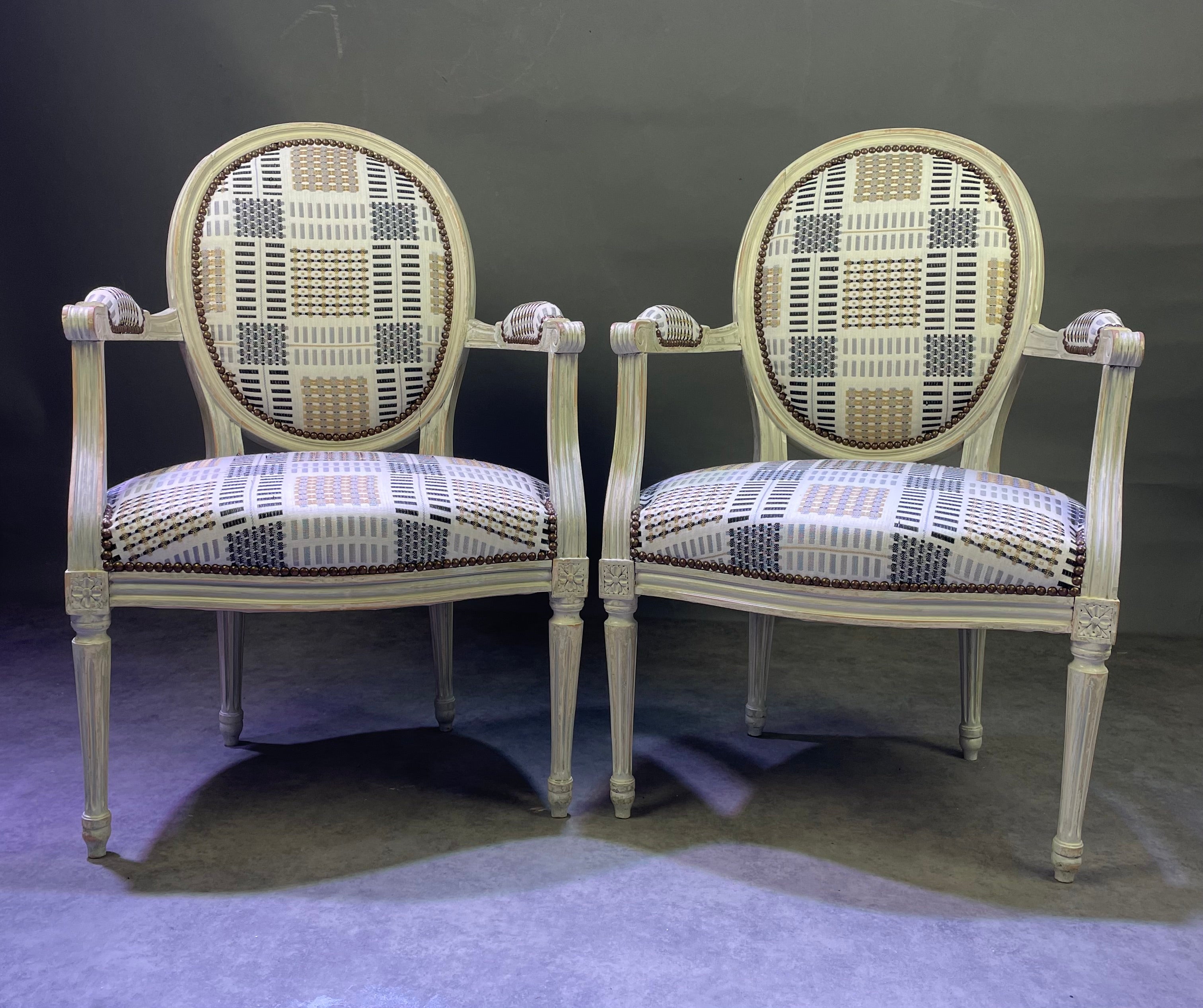 Paire de fauteuils style Louis 16