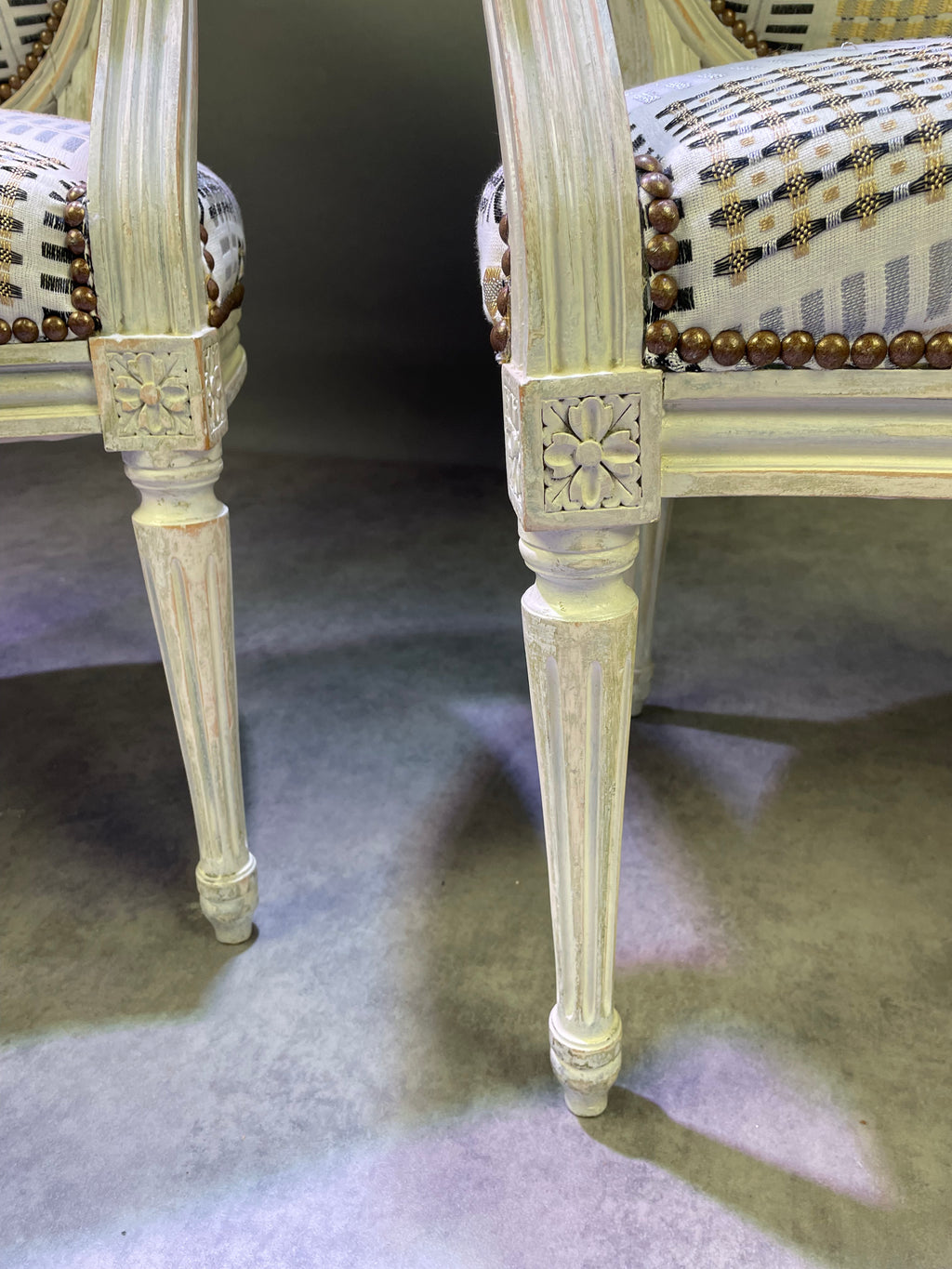 Paire de fauteuils style Louis 16