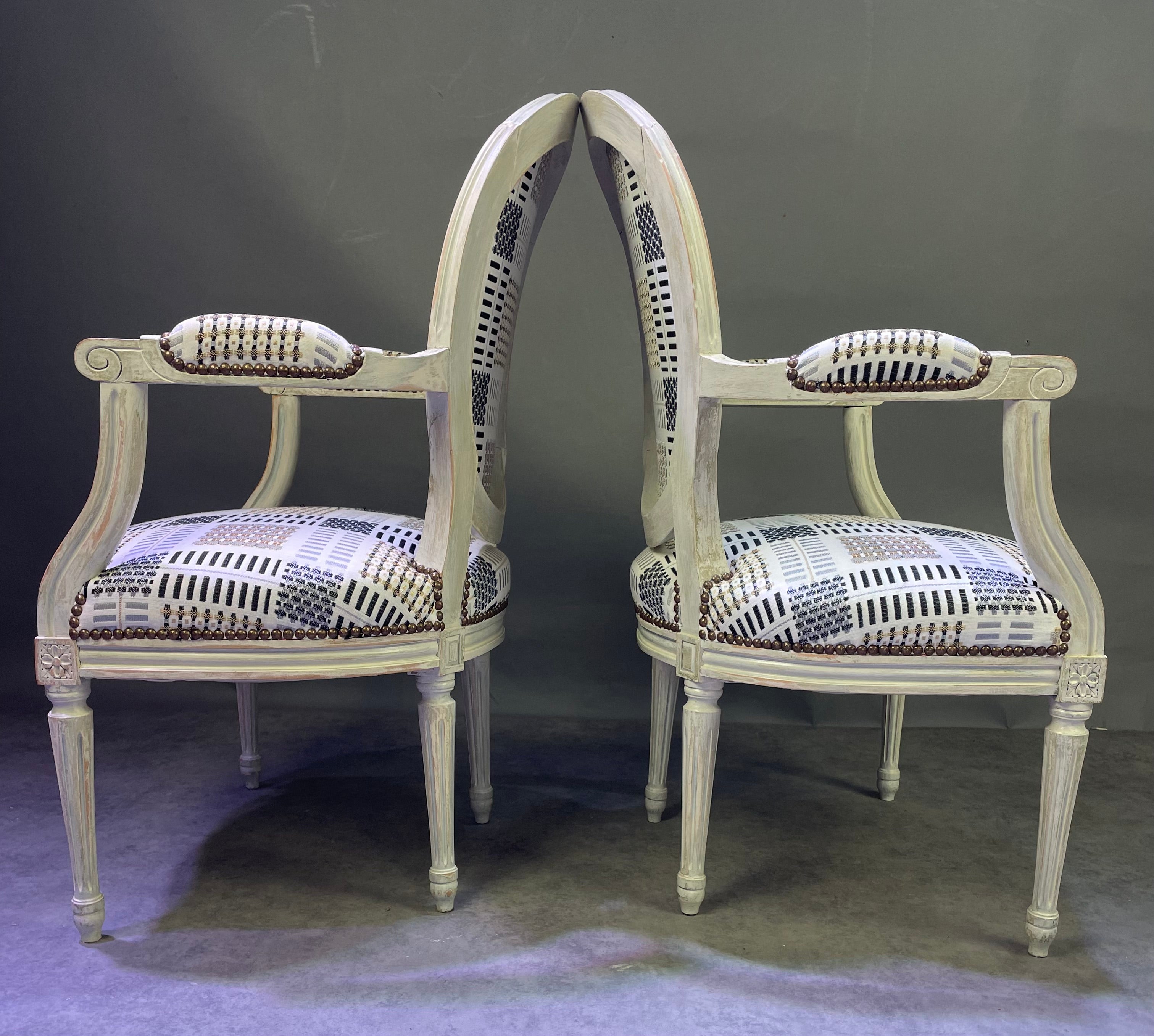 Paire de fauteuils style Louis 16