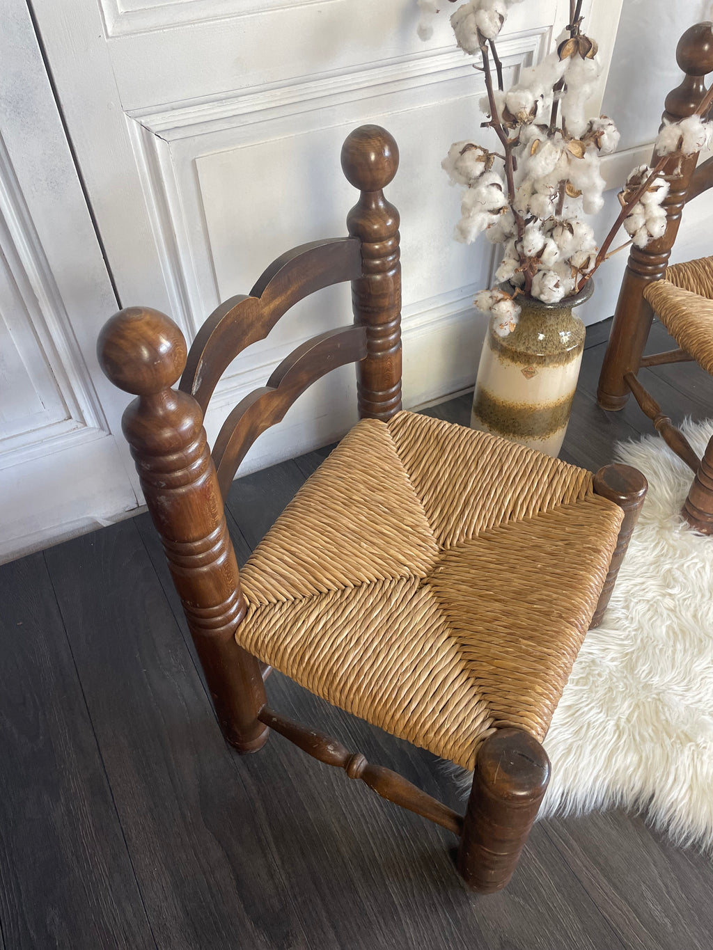 Paire de chaises paillées années 1960