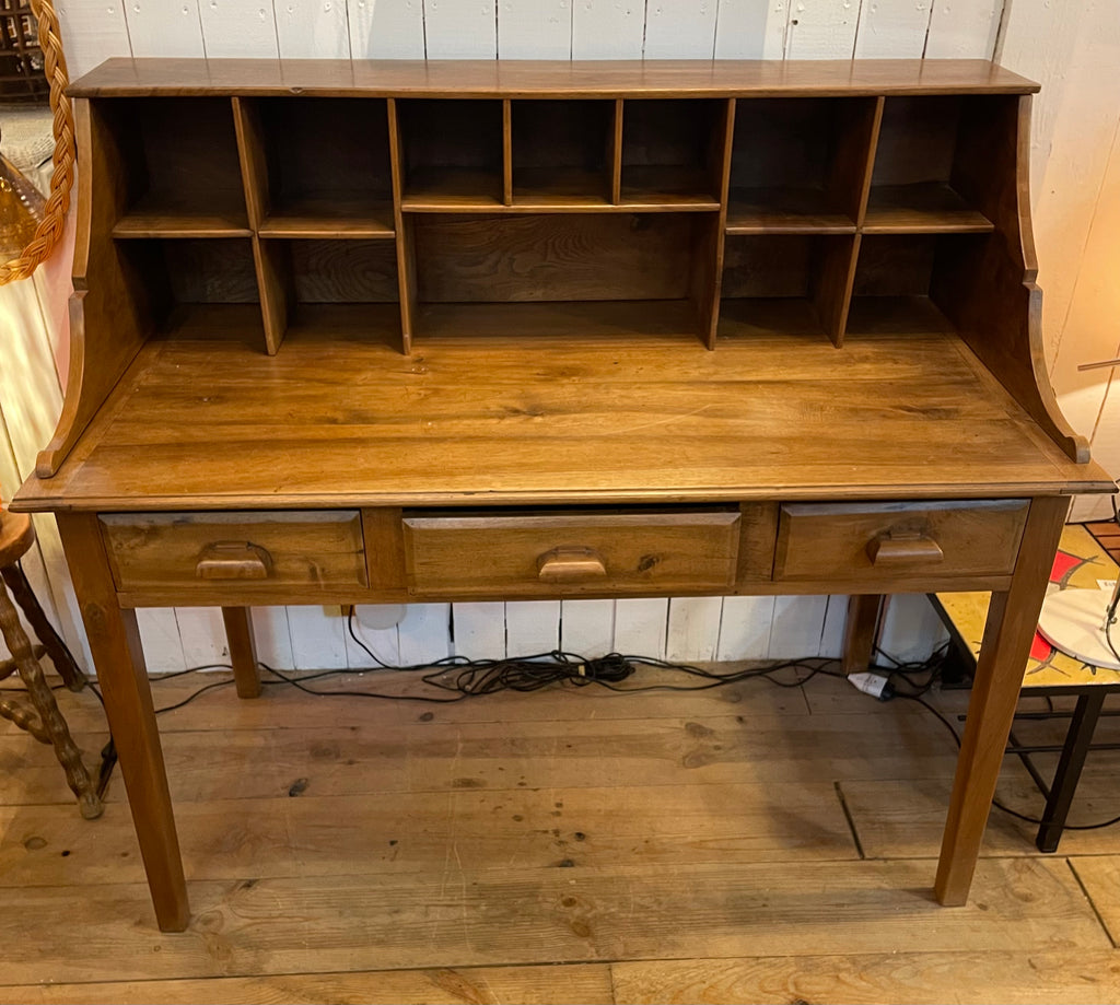 Bureau en noyer années 1940/50
