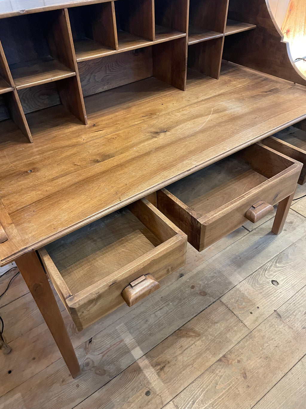 Bureau en noyer années 1940/50