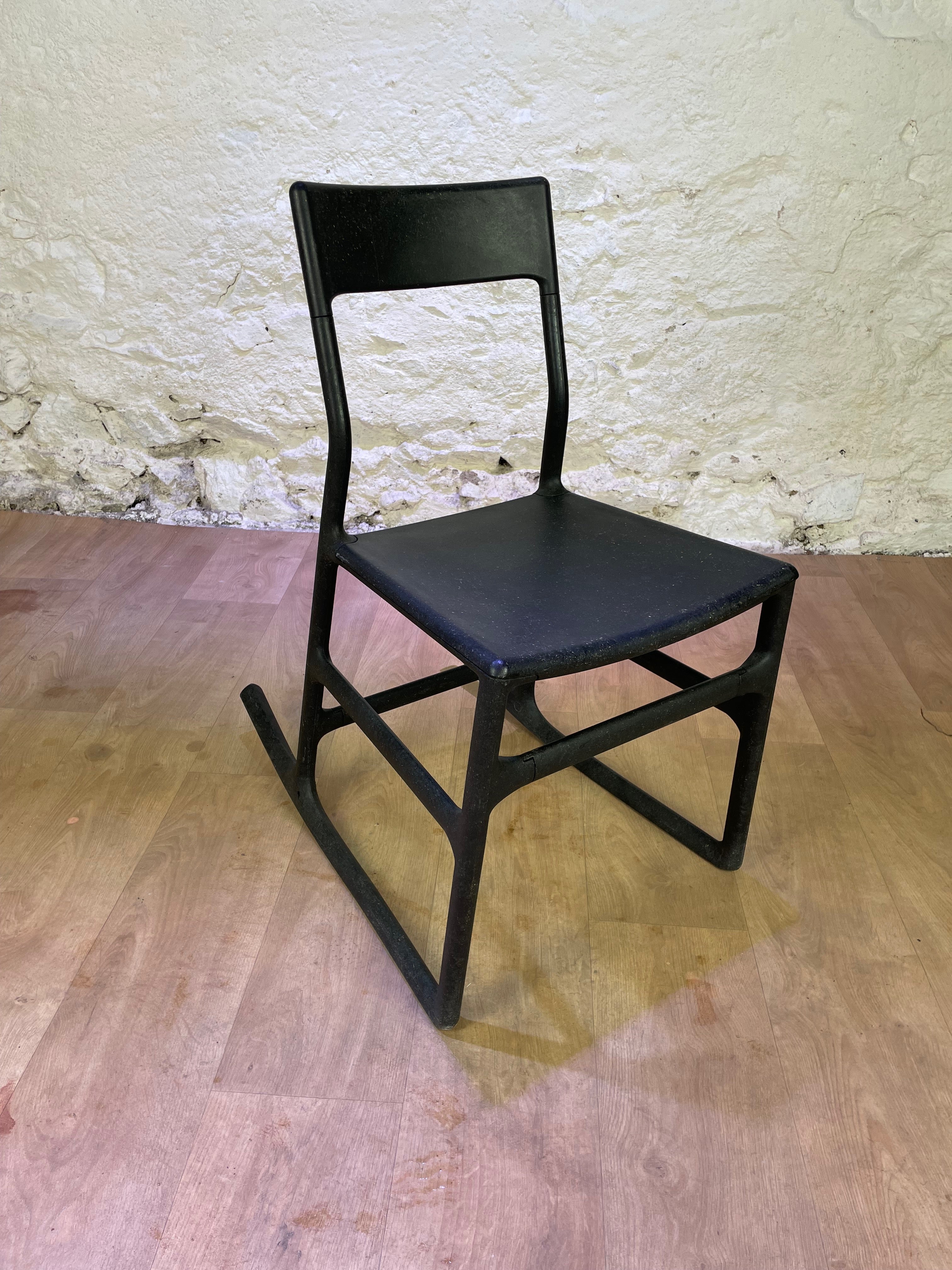 Chaise en résine IKEA vintage