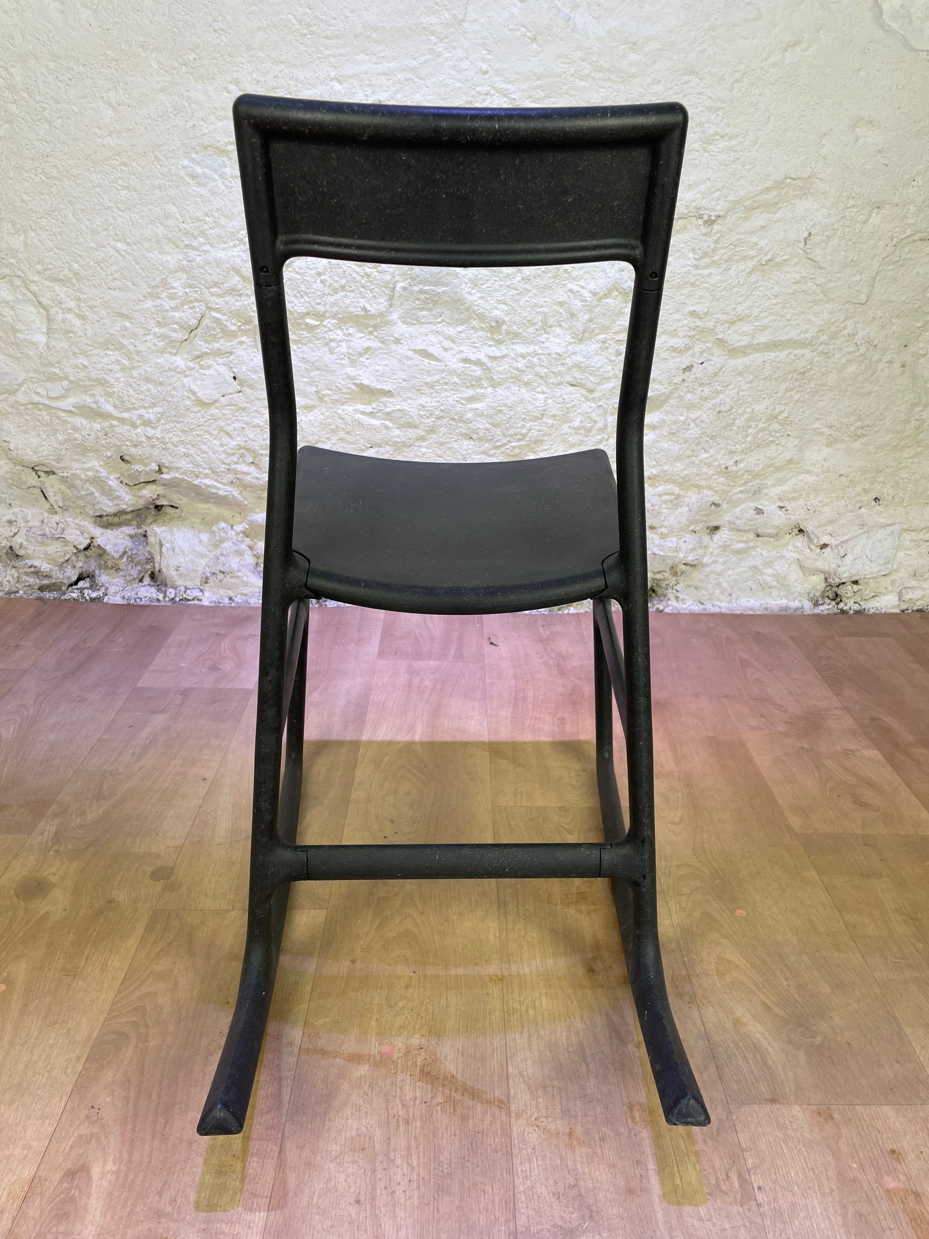 Chaise en résine IKEA vintage