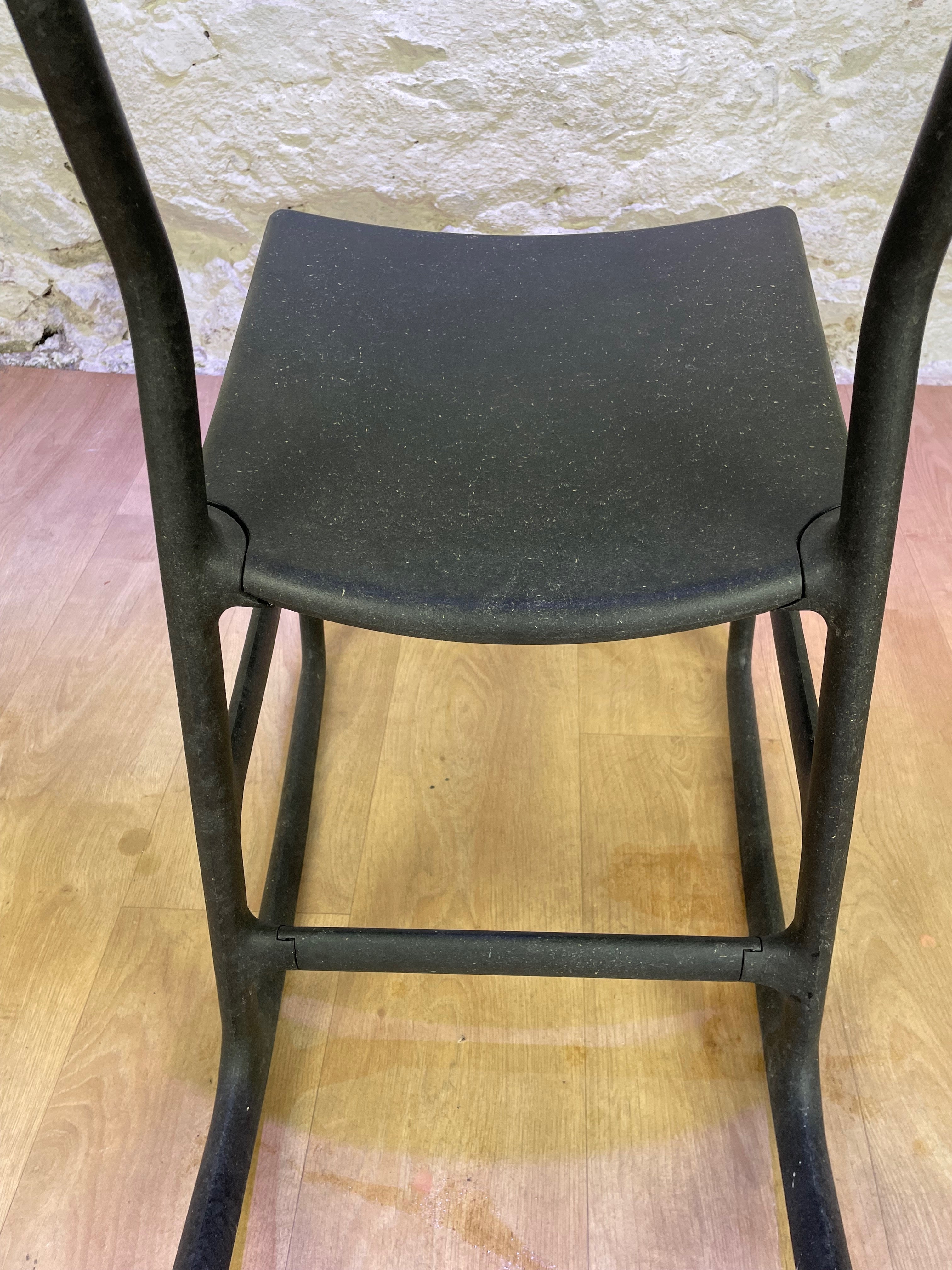 Chaise en résine IKEA vintage