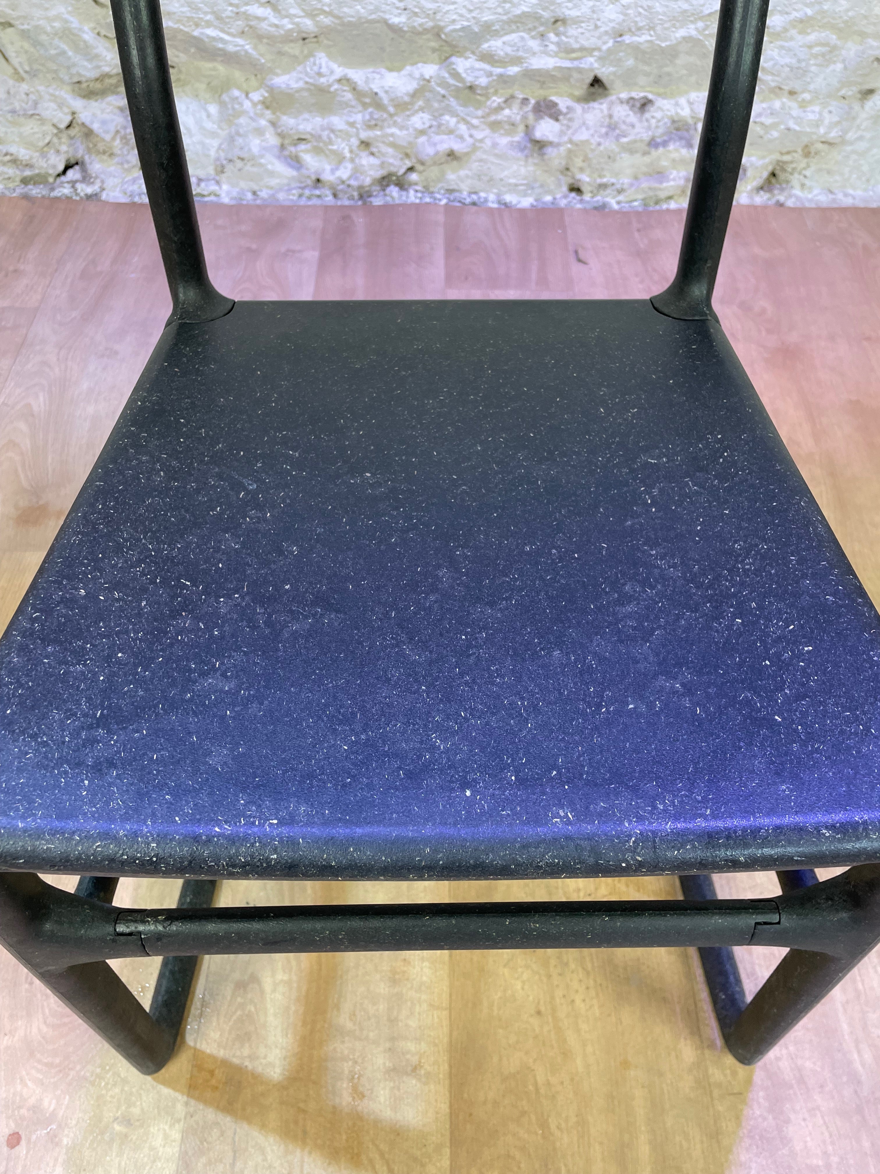 Chaise en résine IKEA vintage