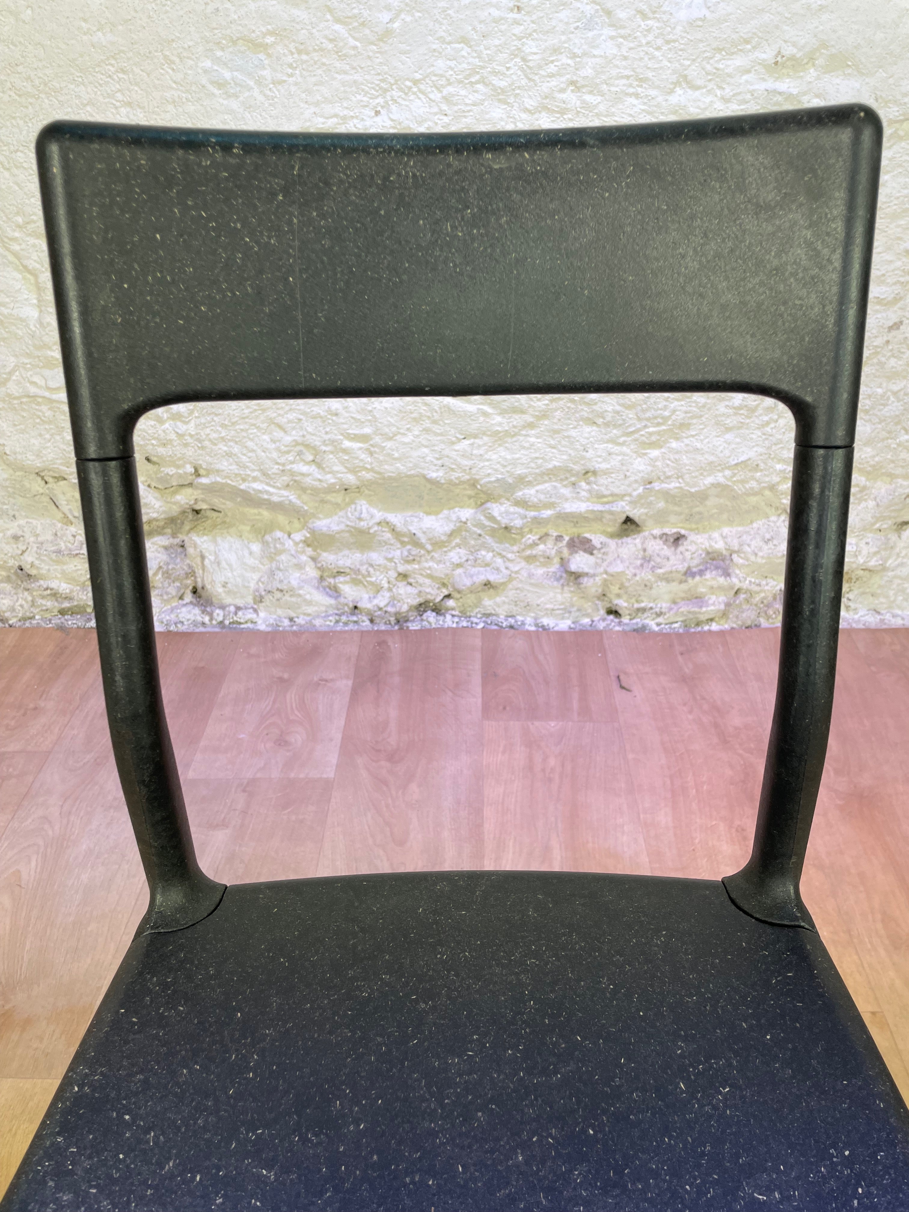 Chaise en résine IKEA vintage