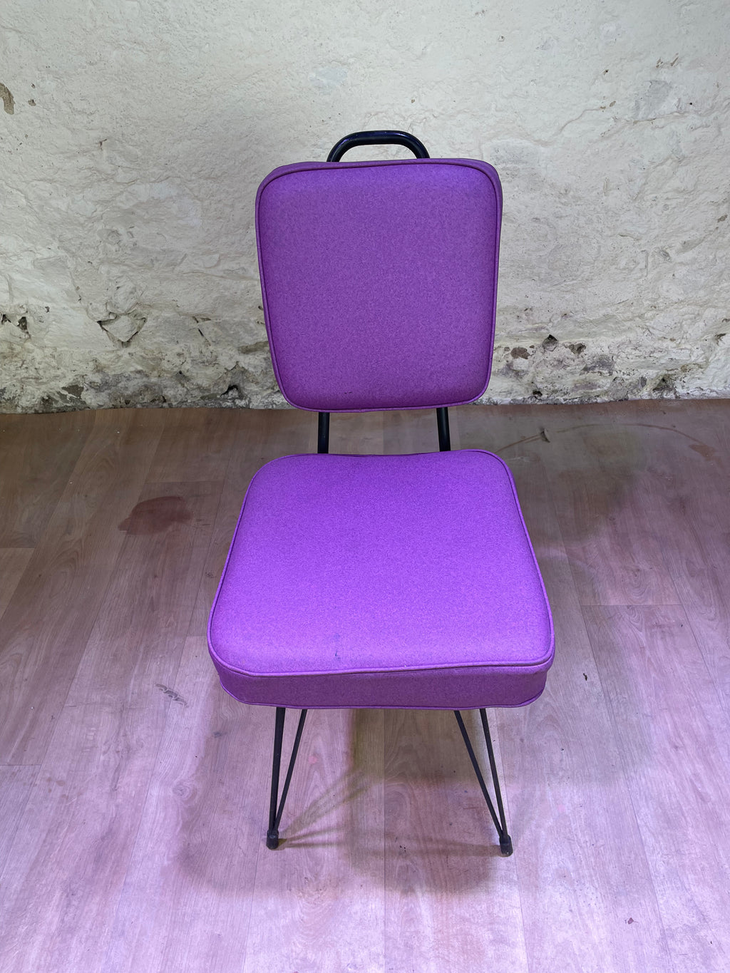 Chaise vintage mauve revisitée
