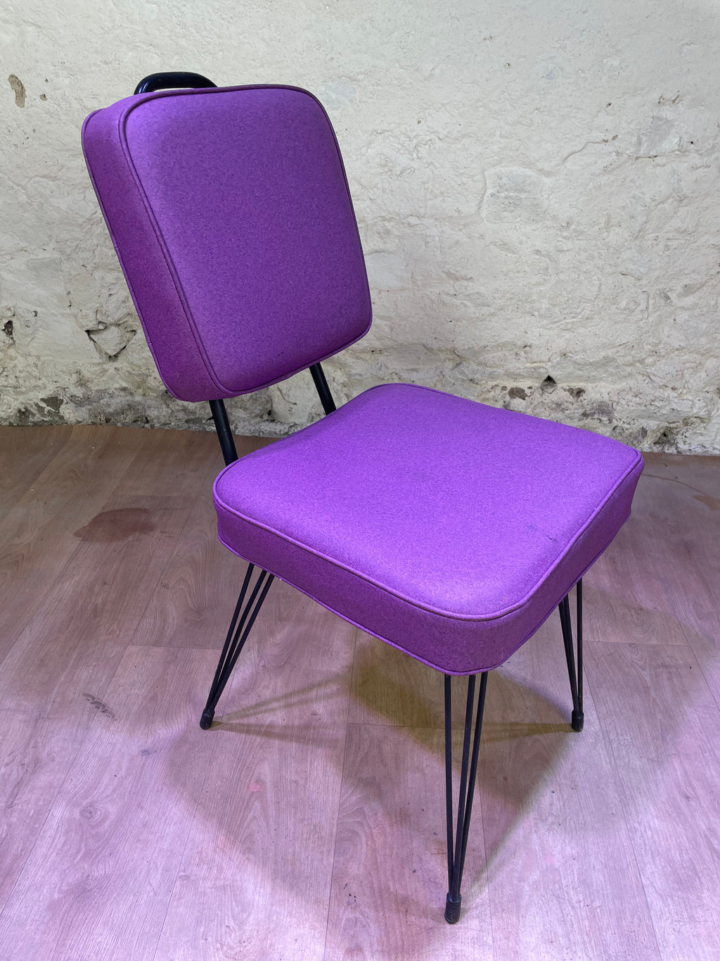 Chaise vintage mauve revisitée