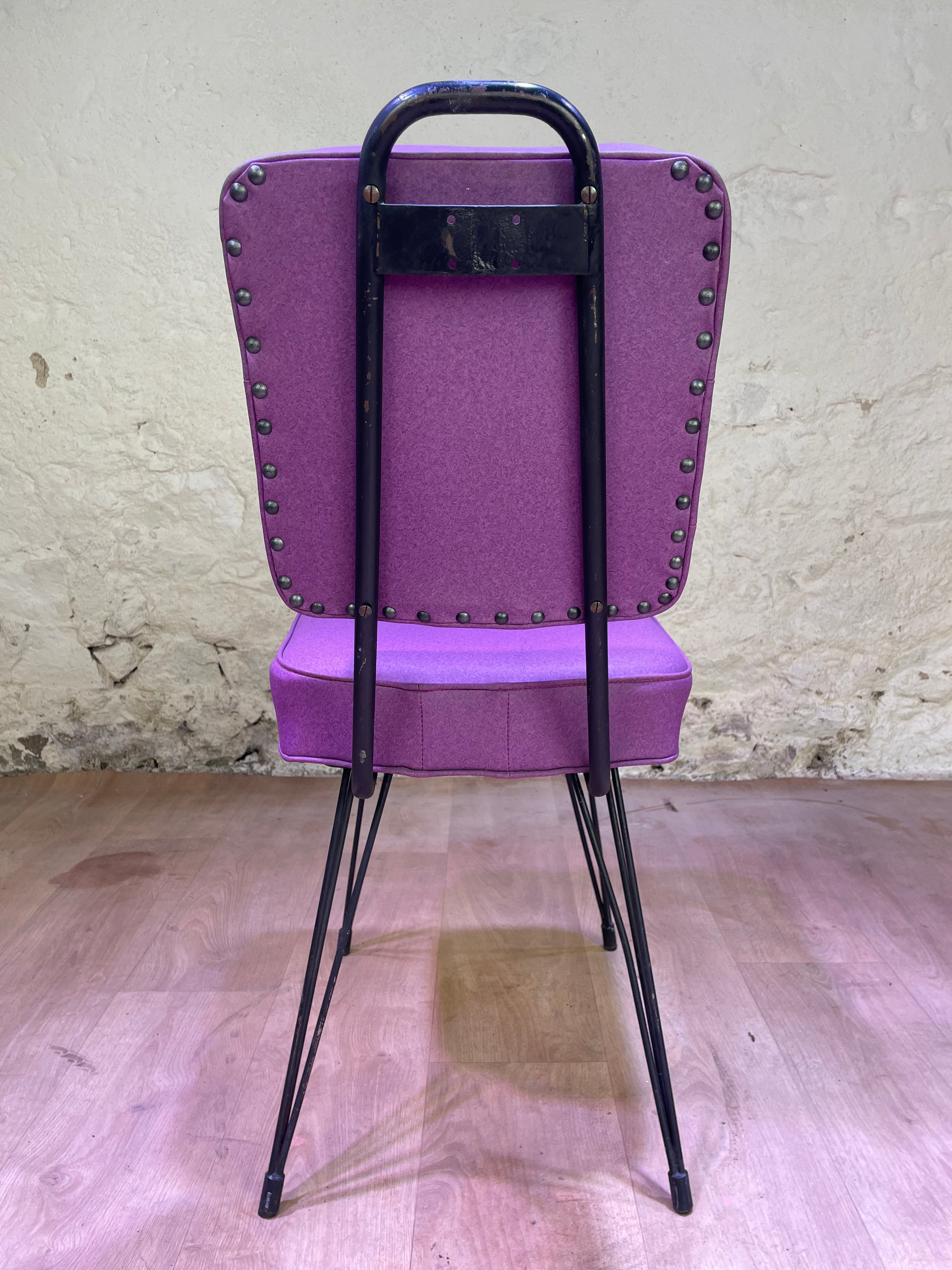 Chaise vintage mauve revisitée