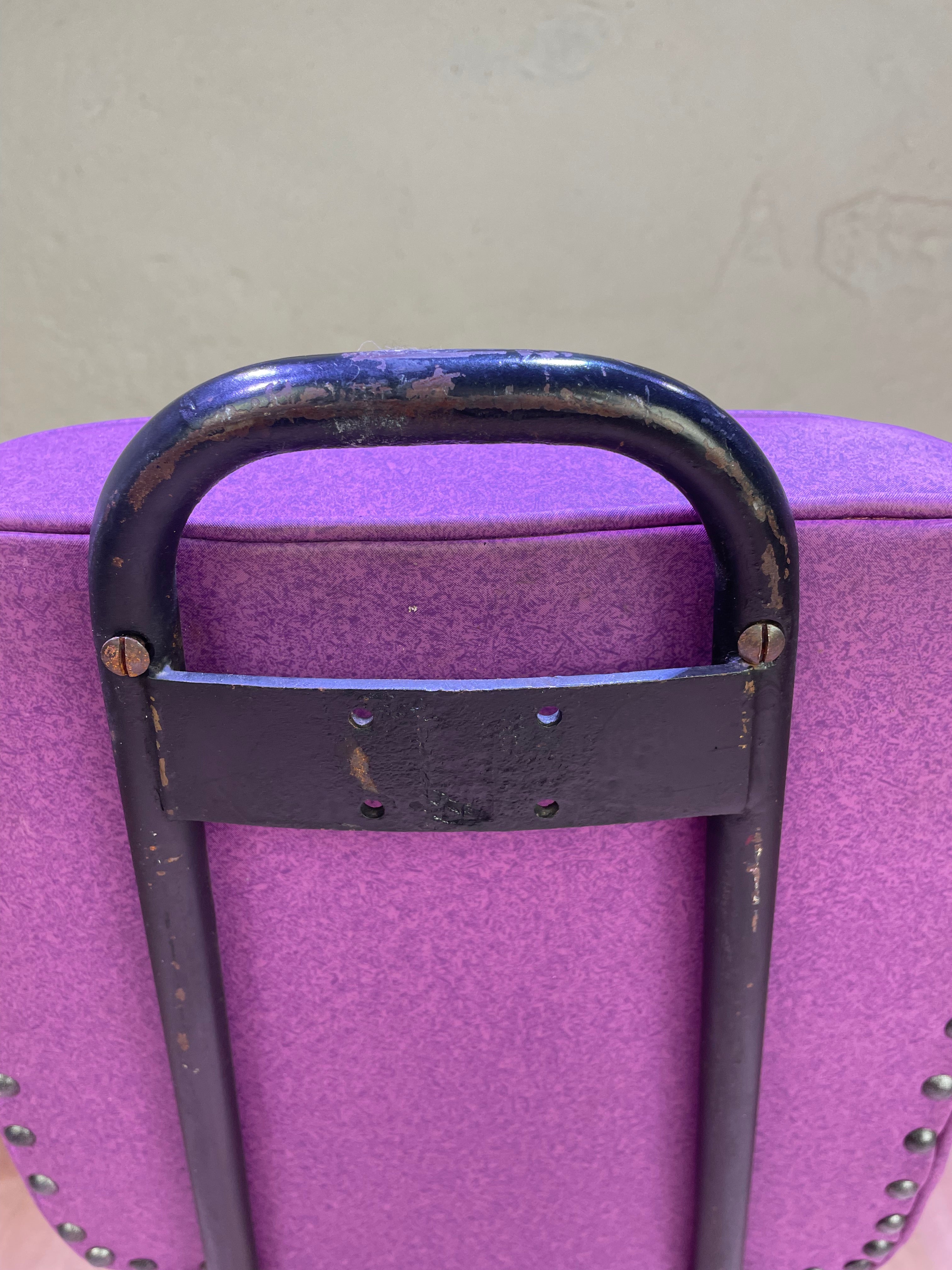 Chaise vintage mauve revisitée