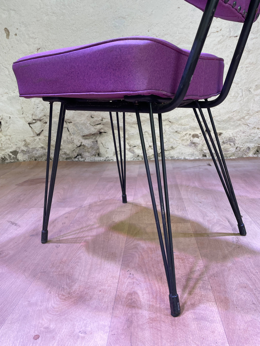 Chaise vintage mauve revisitée